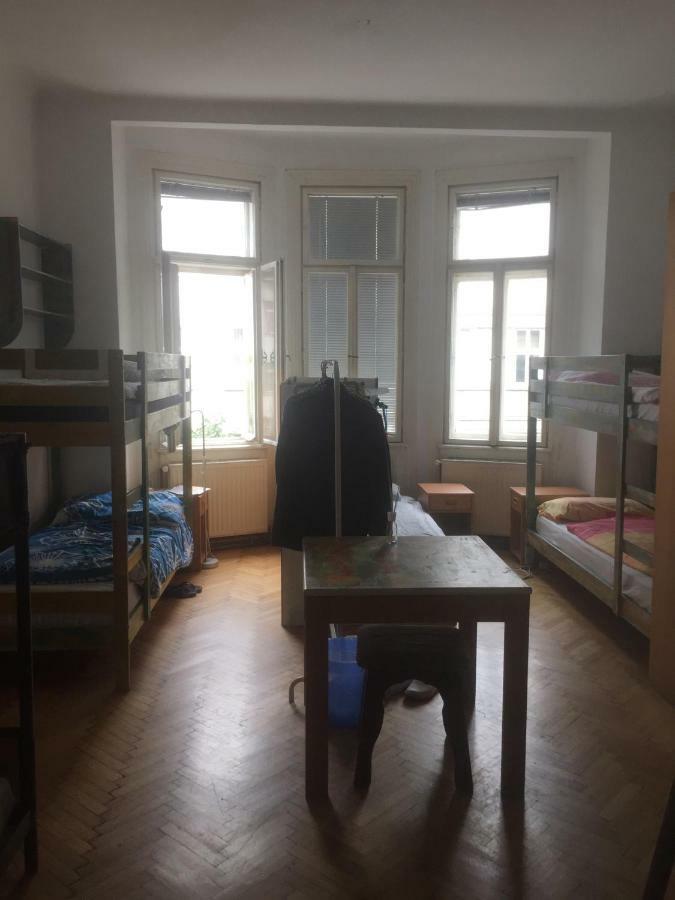Chichilli Hostel Відень Екстер'єр фото