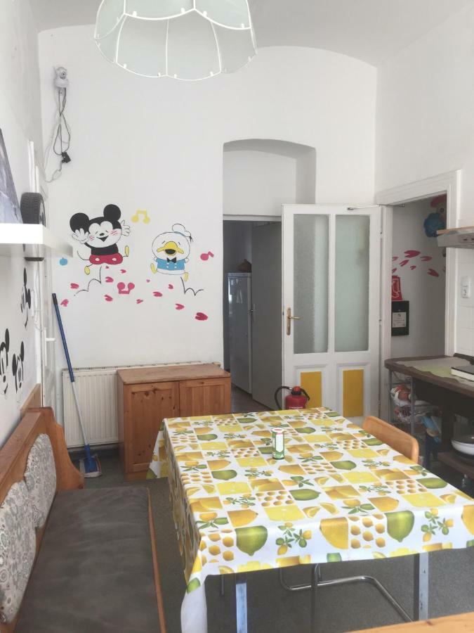 Chichilli Hostel Відень Екстер'єр фото